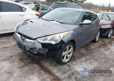 2013 Hyundai Veloster Base W/Black z USA, uszkodzony, nr VIN KMHTC6AD4DU146078